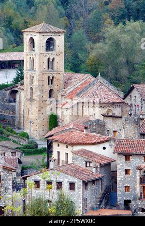 Romanische Kirche von Sant Cristòfol (S. XII), Beget. Garrotxa, Girona, Katalonien, Spanien Stockfoto