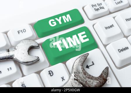 Inspiration mit dem Schild „Gym Time“. Unternehmensübersicht Motivation, mit dem Training zu beginnen, um Fitness zu trainieren Stockfoto