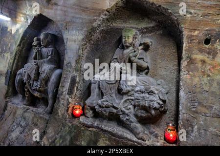 Keelung, Taiwan - 16. Februar 2023: Xiandongyan Zuisheng Tempel im Inneren der Feenhöhle in Keelung, Taiwan. Stockfoto