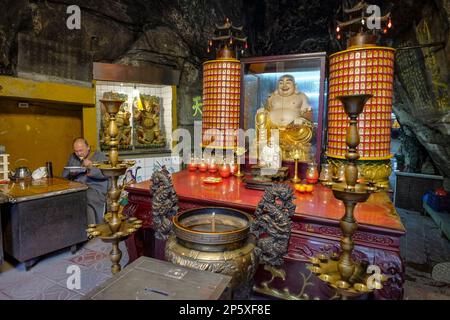 Keelung, Taiwan - 16. Februar 2023: Xiandongyan Zuisheng Tempel im Inneren der Feenhöhle in Keelung, Taiwan. Stockfoto