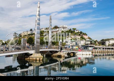 Marina Bridge Fußgängerbrücke über die Inner Dock Route des South West Coast Path, Torquay, Devon, England, Großbritannien, Großbritannien. Erbaut 2003 Stockfoto