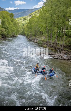 Rafting auf dem Fluss Noguera Pallaresa, Lleida, Katalonien, Spanien Stockfoto