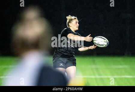 York Valkyrie's Sinead Peach während eines Trainings im York St John University Sports Park, York. Ende letzten Jahres wog Sinead Peach viel Kummer bei der Weltmeisterschaft, aber die Star der York Valkyrie hat sich schnell darauf konzentriert, an der Spitze und im Mittelpunkt einer neuen, mutigen Ära der Frauen-Rugby-Liga zu stehen. Bilddatum: Mittwoch, 1. März 2023. Stockfoto