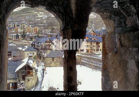 Dorf vom Glockenturm der Sant Climent Kirche. Romanische Kirche. Taüll.Boí Valley.Lleida Province. Katalonien. Spanien Stockfoto