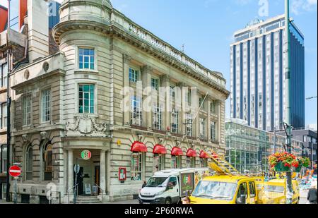 Trattoria 51 Italienisches Restaurant, 25-31 Old Hall Street, Liverpool. Das Innside Hotel befindet sich auf der rechten Seite. Bild wurde im Juli 2022 aufgenommen. Stockfoto