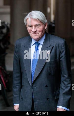 Downing Street, London, Großbritannien. 7. März 2023 Andrew Mitchell, Abgeordneter des Staatsministers (Minister für Entwicklung) im Ministerium für auswärtige Angelegenheiten, Commonwealth und Entwicklung, nimmt an der wöchentlichen Kabinettssitzung in der Downing Street 10 Teil. Foto: Amanda Rose/Alamy Live News Stockfoto