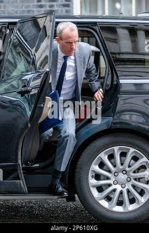 Downing Street, London, Großbritannien. 7. März 2023 Dominic Raab MP, Stellvertretender Premierminister, Lordkanzler und Staatssekretär für Justiz, nimmt an der wöchentlichen Kabinettssitzung in der Downing Street 10 Teil. Foto: Amanda Rose/Alamy Live News Stockfoto