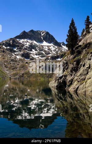 Obago-See, Colomèrs cirque, Aran-Tal, Aigüestortes und Estany de Sant Maurici-Nationalpark, Pyrenäen, Provinz Lleida, Katalonien, Spanien. Stockfoto