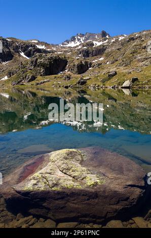 Obago-See, Colomèrs cirque, Aran-Tal, Aigüestortes und Estany de Sant Maurici-Nationalpark, Pyrenäen, Provinz Lleida, Katalonien, Spanien. Stockfoto