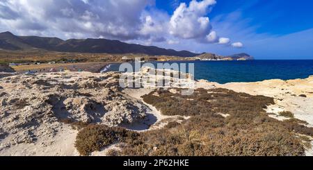 Alte fossile Düne, Oolithen, Los Escullos, Naturpark Cabo de Gata-Níjar, UNESCO-Biosphärenreservat, Klimaregion der heißen Wüste, Almería, Andalucía, Stockfoto