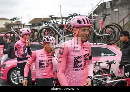 Follonica, Italien, 07. März 2023. Belgischer Jens Keukeleire von der EF Education-EasyPost, Bild zu Beginn der zweiten Etappe des Radrennens Tirreno-Adriatico, von Camaiore nach Follonica, Italien (209 km), Dienstag, 07. März 2023. BELGA FOTO DIRK WAEM Stockfoto