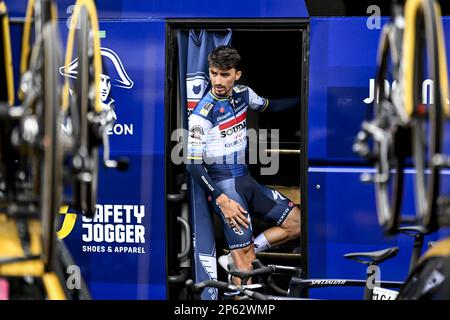 Follonica, Italien, 07. März 2023. Französisch-Julian Alaphilippe von Soudal Quick-Step zu Beginn der zweiten Etappe des Radrennens Tirreno-Adriatico, von Camaiore nach Follonica, Italien (209 km), Dienstag, 07. März 2023. BELGA FOTO DIRK WAEM Stockfoto