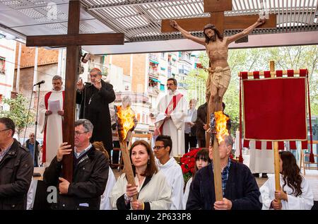 Repräsentation,Weg des Kreuzes,Vorsitz Kardinal und Erzbischof von Barcelona LluÃƒÂ­s MartÃƒÂ­nez Sistach, Karfreitag,Osterwoche,la Marina,V Stockfoto