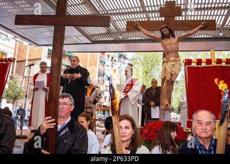 Repräsentation,Weg des Kreuzes,Vorsitz Kardinal und Erzbischof von Barcelona LluÃƒÂ­s MartÃƒÂ­nez Sistach, Karfreitag,Osterwoche,la Marina,V Stockfoto