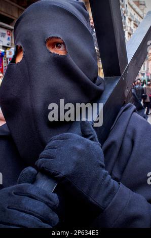 Penitents in Prozession, Schwesternschaft von JesÃƒÂºs del Gran Poder y virgen de la Macarena,Karfreitag, Osterwoche,carrer Hospital,Barcelona, Katalonien, Stockfoto