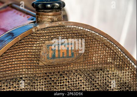 Historisches Fiat Hood Ornament Stockfoto