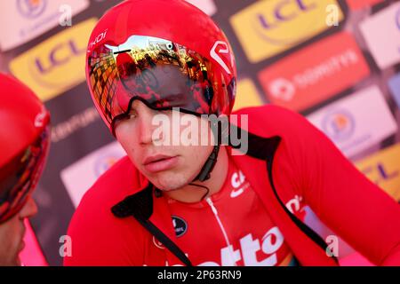 Dampierre-en-Burly, Frankreich, 07. März 2023. Belgischer Arnaud De Lie von Lotto-Dstny, das in der dritten Etappe des Achttägigen Radrennens Paris-Nizza im Jahr 81., einem 32,2 km langen Team-Time-Test mit Start und Ende in Dampierre-en-Burly, Frankreich, am Dienstag, den 07. März 2023, gefilmt wurde. BELGA FOTO DAVID PINTENS Stockfoto