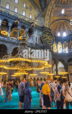 Innenraum, große Moschee Hagia Sophia, 360 n. Chr., UNESCO-Weltkulturerbe, Istanbul, Türkei Stockfoto