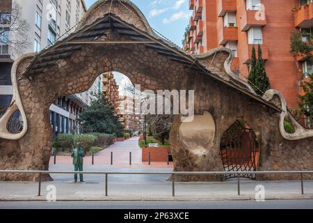 Puerta De La Finca Miralles, von Antoni Gaudí in Passeig de Manuel Girona 55, Barcelona. Katalonien. Spanien Stockfoto