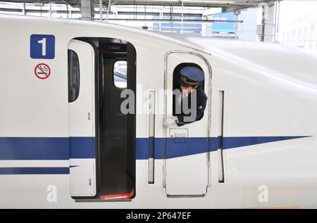 Shinkansen Zug im Bahnhof von Kyoto, Japan Stockfoto