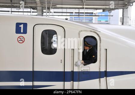 Shinkansen Zug im Bahnhof von Kyoto, Japan Stockfoto