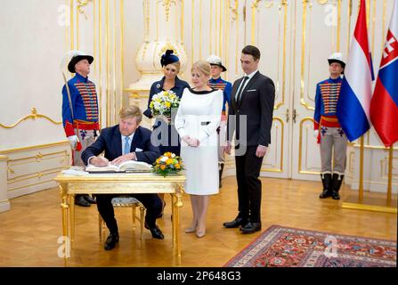 Bratislava, am 07. März 2023 wurden König Willem-Alexander und Königin Maxima der Niederlande am 07. März 2023 im Präsidentenpalast in Bratislava von Frau Zuzana Caputova begrüßt. Präsidentin der Slowakischen Republik und ihr Partner Juraj Rizman zur Begrüßungszeremonie anlässlich des 1. 3-tägigen Staatsbesuchs in der Slowakei Foto: Albert Nieboer/Niederlande OUT/Point de Vue OUT Stockfoto