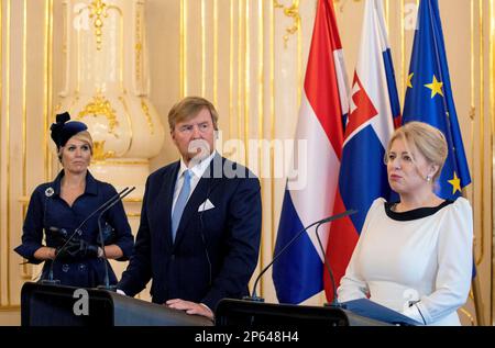 Bratislava, am 07. März 2023 wurden König Willem-Alexander und Königin Maxima der Niederlande am 07. März 2023 im Präsidentenpalast in Bratislava von Frau Zuzana Caputova begrüßt. Präsidentin der Slowakischen Republik und ihr Partner Juraj Rizman zur Begrüßungszeremonie anlässlich des 1. 3-tägigen Staatsbesuchs in der Slowakei Foto: Albert Nieboer/Niederlande OUT/Point de Vue OUT Stockfoto