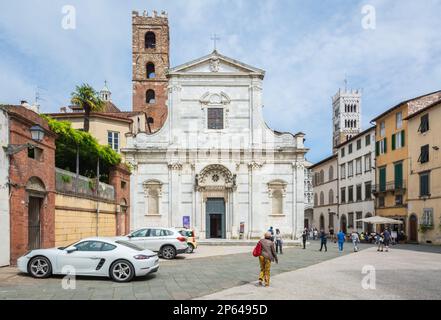 Die Kirche der Heiligen Giovanni und Reparata befindet sich auf dem Platz San Giovanni im romanischen Teil des historischen Zentrums von Lucca, Toskana, Italien Stockfoto