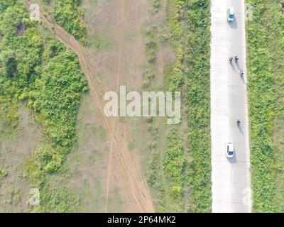 Luftaufnahme von Landkarten mit einem unbemannten Luftfahrzeug in Bogor, Indonesien. Stockfoto