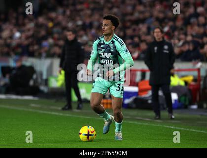6. März 2023; GTECH Community Stadium, Brentford, London, England; Premier League Football, Brentford gegen Fulham; Antonee Robinson von Fulham Stockfoto