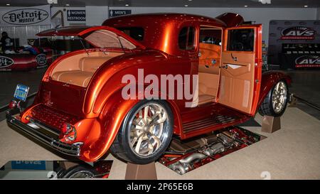 DETROIT, MI/USA - 24. Februar 2023: Eine 1932 Ford 5-Window Coupe Interpretation auf der Detroit AutoRama. Stockfoto