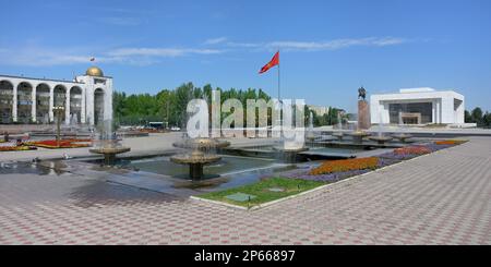 Ala-too Square, State Historical Museum (ehemals Lenin Museum) und Manas Statue, Bishkek, Kirgisistan, Zentralasien, Asien Stockfoto