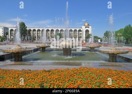 Brunnen auf dem Ala-Too-Platz, Bischkek, Kirgisistan, Zentralasien, Asien Stockfoto