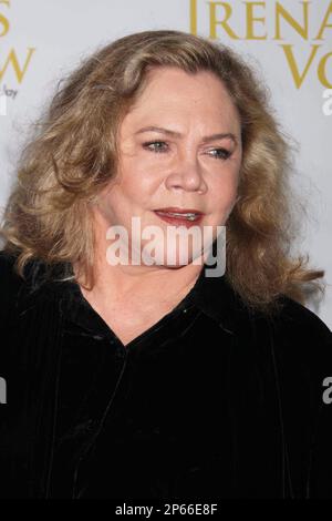 Kathleen Turner nimmt am 29. März 2009 am Eröffnungsabend des „Irena's Eid“ im Walter Kerr Theatre in New York City Teil. Foto: Henry McGee/MediaPunch Stockfoto