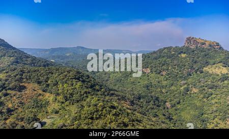 Luftlinie der bewaldeten Berge in der Nähe von Mamou, Futa Djallon, Guinea, Westafrika, Afrika Stockfoto