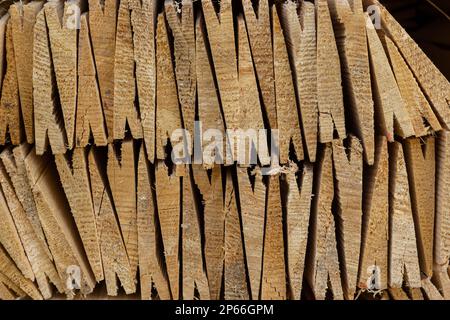 Strukturierte Schindeln Wand aus Holz. Holzschindel, auch bekannt als Gont in der Ukraine. Stockfoto