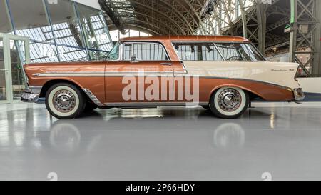 BRÜSSEL, BELGIEN-26. DEZEMBER 2022: 1956 Chevrolet Bel Air Nomad (Sleeper) Stockfoto