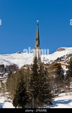 Belltower evangelischen Kirke, St. Moritz, Schweiz Stockfoto