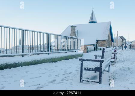 Cullercoats Watch House mit Schnee bedeckt Stockfoto