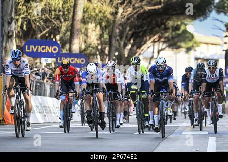 Niederländischer Fabio Jakobsen von Soudal Quick-Step, belgischer Jasper Philipsen von Alpecin-Deceuninck, Eritrean Biniam Girmay Hailu von Intermarche-Circus-Wanty und kolumbianischer Fernando Gaviria von Movistar Team Sprint bis zum Ende der zweiten Etappe des Radrennens Tirreno-Adriatico, Italien (209. März bis 07. März 2023). BELGA FOTO DIRK WAEM Stockfoto