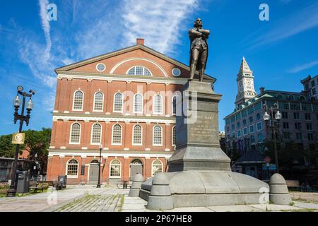 Boston Faneuil Hall mit Samuel Adams Statue, Boston, Massachusetts, New England, Vereinigte Staaten von Amerika, Nordamerika Stockfoto