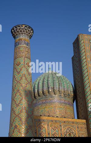 Minaret, Sherdor Madrassah (Fertiggestellt 1636), Registan Square, Samarkand, Usbekistan Stockfoto