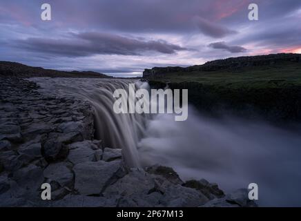 Dettifoss Wasserfall in einem nördlichen Teil Islands, das Land des Eisens und Feuers, Island, Polarregionen Stockfoto