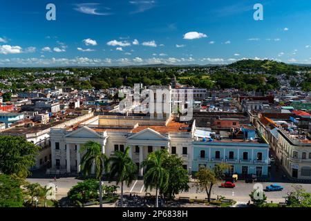 Blick aus der Vogelperspektive auf den Hauptplatz von Santa Clara, Kuba, Westindischen Inseln, Karibik, Mittelamerika Stockfoto
