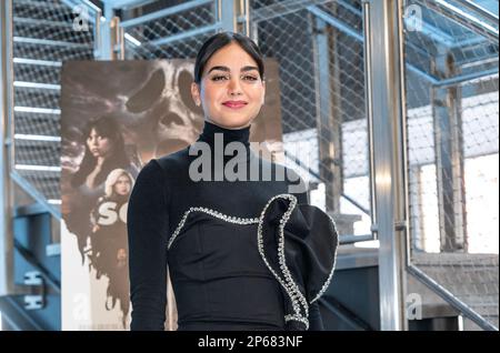 Melissa Barrera besucht am 6. März 2023 das Empire State Building in New York Stockfoto