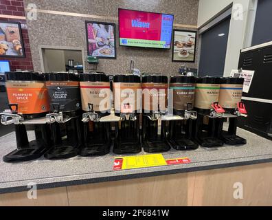 Selbstbedienungskaffee in einem Wawa-Supermarkt Stockfoto