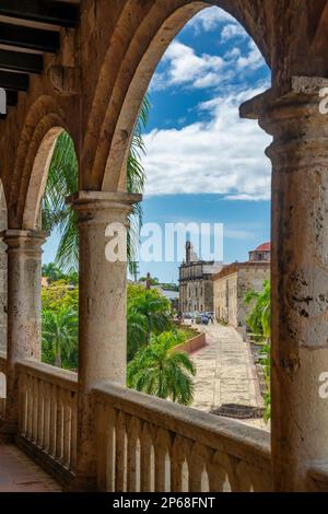 Blick auf das Pantheon des Vaterlands von Alcazar de Colon, UNESCO-Weltkulturerbe, Santo Domingo, Dominikanische Republik, Westindischen Inseln, Karibik Stockfoto