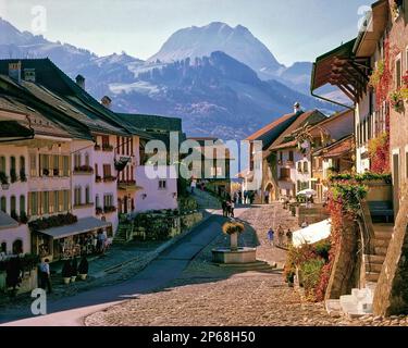 CH - FREIBURG: Dorfzentrum in Gruyeres Stockfoto