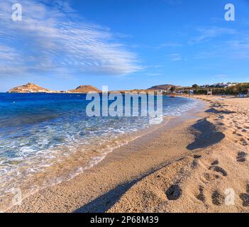 Griechenland Sommerzeit: Kalafati Beach ist ein wunderschöner Mykonos Strand auf den Kykladen Inseln. Stockfoto