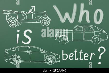 Symbol für die Seitenansicht des Fahrzeugs. Сhalk Symbol für Umrisszeichen. Die Evolution von Autos über das Jahrhundert Konzept. Auf Schulbordhintergrund Stockfoto